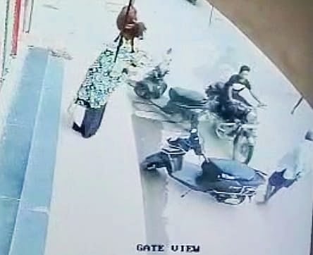 ದ್ವಿಚಕ್ರ ವಾಹನ ಡಿಕ್ಕಿ; ವಾಹನಗಳು ಜಕಂ