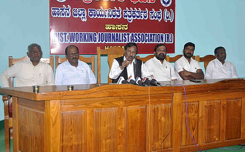 ಮೀಸಲು ವಿಧಾನಸಭಾ ಕ್ಷೇತ್ರದ ಕಾಂಗ್ರೆಸ್ ಟಿಕೆಟನ್ನು ಸ್ಥಳೀಯರಿಗೆ ನೀಡಬೇಕು: ಮುನಿಸ್ವಾಮಿ
