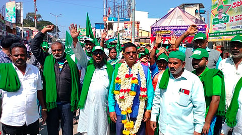 ರೈತರ ಭೂಮಿಗೆ ಸರ್ಕಾರ ಕೂಡಲೇ ಮಂಜೂರಾತಿ ಪತ್ರ ನೀಡಬೇಕು!?..