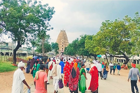 060123 Hampi Tourist