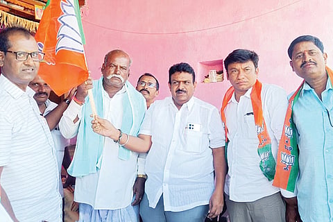 060123 Hireharalihalli Booth Vijay