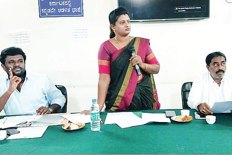 ಕೋಲಾರ ನಗರಸಭೆ ಸಾಮಾನ್ಯ ಸಭೆ ಅಧ್ಯಕ್ಷೆ ಶ್ವೇತಾ ಶಬರೀಶ್ ಅಧ್ಯಕ್ಷತೆಯಲ್ಲಿ ನಡೆಯಿತು. ಪ್ರಭಾರಿ ಪೌರಾಯುಕ್ತ ಪವನ್ ಇದ್ದರು.