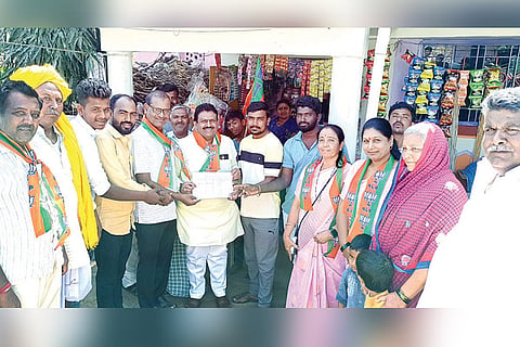 11012023 kustagi bjp booth vijay