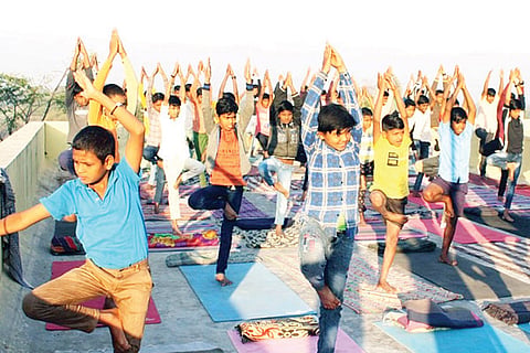 11012023 kustagi studets yoga class
