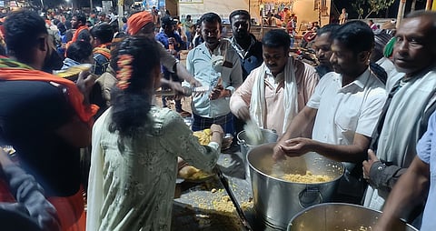 ದಿಡಗದಲ್ಲಿ ಭಕ್ತರಿಂದ ಅನ್ನದಾಸೋಹ