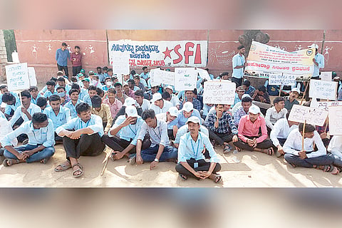 23012023 raichur students protest