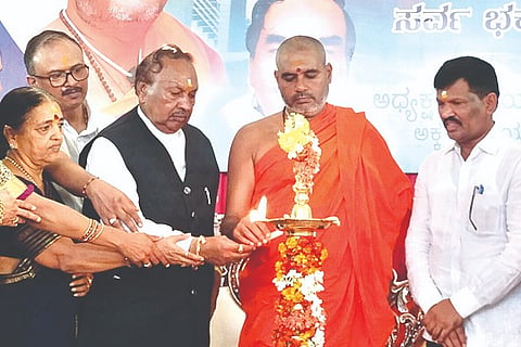 Hosadurga, Kanaka Gurpeeth, Sri Niranjanandapuri Swamiji, K.S.Eshwarappa,