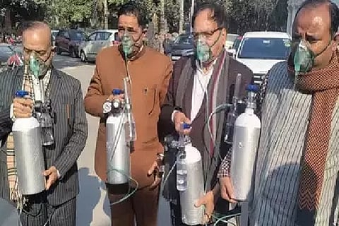 dehli bjp- cylinders