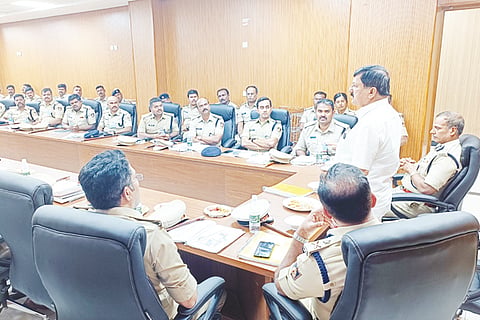
ಬಿದರೆಹಳ್ಳಕಾವಲ್‌ನ ಸಮೀಪ ನಿರ್ಮಾಣಗೊಂಡಿರುವ ಎಚ್‌ಎಲ್ ಹೆಲಿಕಾಪ್ಟರ್ ಘಟಕಉದ್ಘಾಟನಾ ಕಾರ್ಯಕ್ರಮಕ್ಕೆ ಭಾನುವಾರ ನಡೆದ ಭರದ ಸಿದ್ಧತೆ.