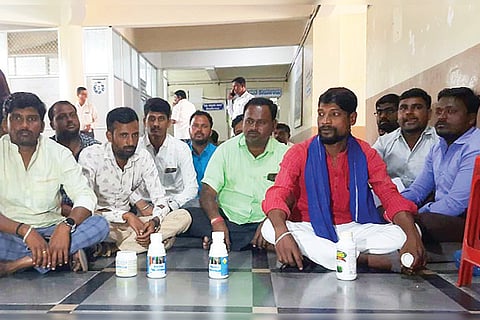 060223 Contractors of Kushtagi Taluk Protest