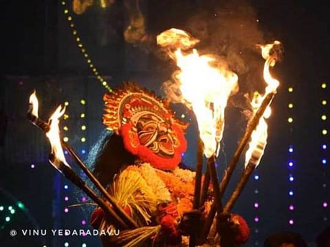 ಪಂಜುರ್ಲಿ, ಗುಳಿಗ ದೈವಗಳ ಮಹಾತ್ಮ ಯಕ್ಷಗಾನ ಪ್ರದರ್ಶನ.