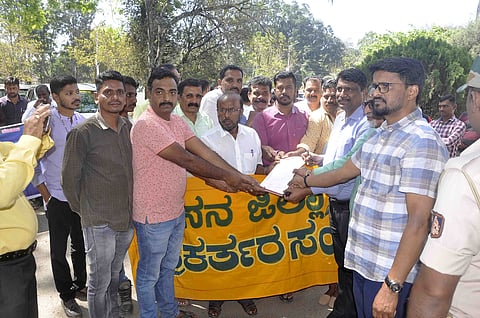 ಬಿಬಿಸಿ ಮೇಲಿನ ದಾಳಿ ಖಂಡಿಸಿ ಮೌನ ಪ್ರತಿಭಟನೆ