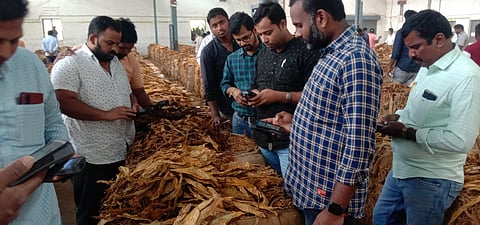 ಅನಧಿಕೃತ ಹೊಗೆಸೊಪ್ಪು ಮಾರಾಟ ಮಾಡಲು ಅವಕಾಶ ನೀಡಾಗಿದೆ: ಎಂ. ಲಕ್ಷ್ಮಣರಾವ್