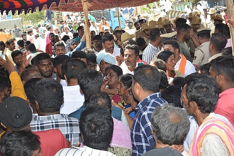 Protest)..