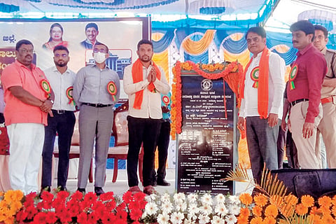 ಹಾರೋಹಳ್ಳಿ ನೂತನ ತಾಲೂಕು ಕೇಂದ್ರ ಉದ್ಘಾಟನಾ ಸಮಾರಂಭದಲ್ಲಿ ಸಚಿವ ಡಾ. ಸಿ.ಎನ್. ಅಶ್ವತ್ಥನಾರಾಯಣ, ಜಿಲ್ಲಾಧಿಕಾರಿ ಡಾ. ಅವಿನಾಶ್ ಮೆನನ್ ರಾಜೇಂದ್ರನ್, ಜಿಪಂ ಸಿಇಒ ದಿಗ್ವಿಜಯ್ ಭೋಡ್ಕೆ, ಎಸ್‌ಪಿ ಕಾರ್ತಿಕ್ ರೆಡ್ಡಿ ಮತ್ತಿತರರು ಇದ್ದರು.

