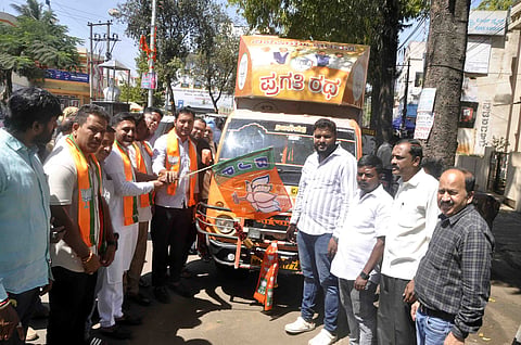 ಬಿಜೆಪಿ ಭರವಸೆ ಪ್ರಗತಿ ರಥದ ಐದು ವಾಹನಕ್ಕೆ ಚಾಲನೆ