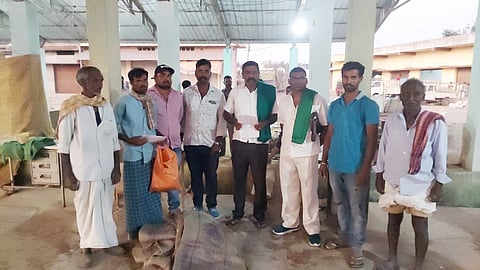 ಕೃಷಿ ಉತ್ಪನ್ನ ಮಾರುಕಟ್ಟೆ ಆವರಣದಲ್ಲಿರುವ ರಾಗಿ ಖರೀದಿ