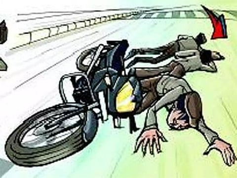 ಟ್ಯಾಕ್ಟರ್‌ಗೆ ವೇಗವಾಗಿ ಬಂದ ಬೈಕ್ ಡಿಕ್ಕಿ ಒಂದೇ ಕುಟುಂಬದ ನಾಲ್ವಾರ ದಾರುಣ ಸಾವು.
