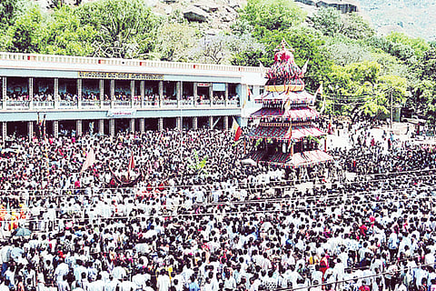 ಶ್ರೀ ಸಿದ್ದಲಿಂಗ ಸ್ವಾಮೀಜಿ ಅಧ್ಯಕ್ಷರು  ಸಿದ್ಧಗಂಗಾ ಮಠ
