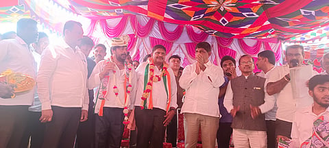 ಜೆಡಿಎಸ್ ಪಕ್ಷದ ದಬ್ಬಾಳಿಕೆಗೆ ಒಳಗಾಗಿ ತುಳಿಯಲ್ಪಟ್ಟಿರುವ  ಮುಖಂಡರು ಕಾಂಗ್ರೆಸ್ ಸೇರ್ಪಡೆ
