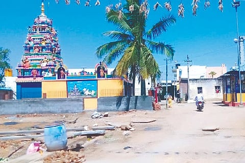 Molakalmuru, Chikkobanahalli, School Room, Amenities,
