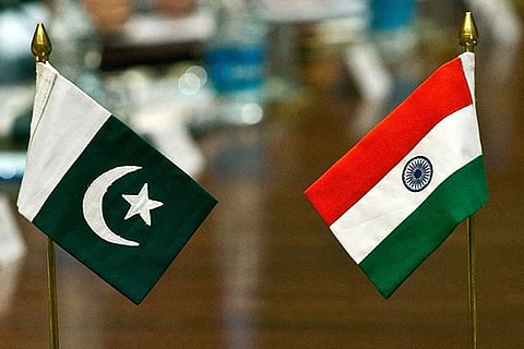 india and pakistan flags