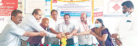ವಿಶ್ವ ಶ್ರವಣ ದಿನದ ಕಾರ್ಯಕ್ರಮದ ಅಂಗವಾಗಿ ರಾಮನಗರದ ಜಿಲ್ಲಾ ಆಸ್ಪತ್ರೆ ಸಭಾಂಗಣದಲ್ಲಿ ನಡೆದ ಶ್ರವಣ ತಪಾಸಣೆ ಮತ್ತು ಜಾಗೃತಿ ಕಾರ್ಯಕ್ರಮವನ್ನು ಡಿಎಚ್‌ಒ ಡಾ.ಕಾಂತರಾಜು ಉದ್ಘಾಟಿಸಿದರು. ಆರ್‌ಸಿಎಚ್ ಅಧಿಕಾರಿ ಡಾ.ರಾಜು, ಡಾ.ಕಿರಣ್ ಇನ್ನಿತರರಿದ್ದರು.