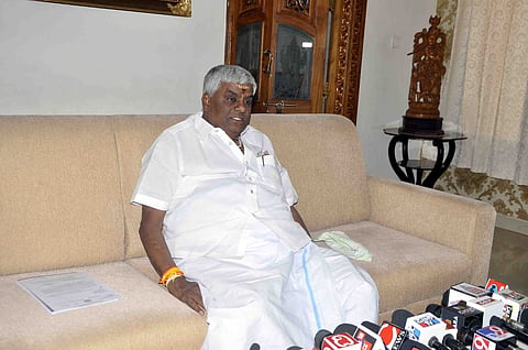 ಪೂರ್ಣಗೊಳ್ಳದ ಕಾಮಗಾರಿ ಉದ್ಘಾಟನೆಗೆ ಹಚ್.ಡಿ. ರೇವಣ್ಣ ವಿರೋಧ