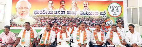 ತುಮಕೂರಿನಲ್ಲಿ ಬಿಜೆಪಿ ಜಿಲ್ಲಾಧ್ಯಕ್ಷ ಎಚ್.ಎಸ್.ರವಿಶಂಕರ್ ಸುದ್ದಿಗೋಷ್ಠಿಯಲ್ಲಿ ಮಾತನಾಡಿದರು. ಎನ್.ನರಸಿಂಹಮೂರ್ತಿ, ಎ.ವಿಜಯಕುಮಾರ್, ವೈ.ಎಚ್.ಹುಚ್ಚಯ್ಯ, ಎಚ್.ಟಿ.ಬೈರಪ್ಪ, ಸಂದೀಪ್‌ಗೌಡ, ಬಿ.ಲೋಕೇಶ್, ಆಂಜನಮೂರ್ತಿ, ಕೆ.ಪಿ.ಮಹೇಶ್ ಇದ್ದರು.