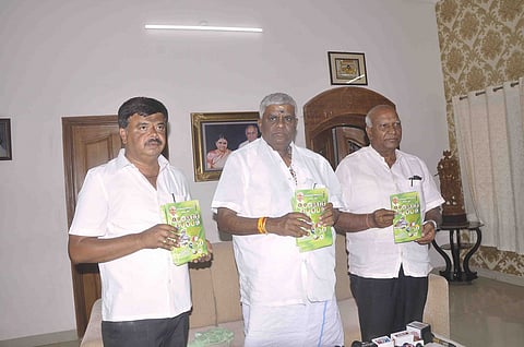 ಜಿಲ್ಲೆಗೆ ಜೆಡಿಎಸ್ ಕೊಡುಗೆ ಪುಸ್ತಕ ಬಿಡುಗಡೆ ಮಾಡಿದ ಎಚ್.ಡಿ. ರೇವಣ್ಣ