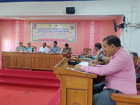 ಸಮಾಜದ ಹಿತಕ್ಕಾಗಿ ಶ್ರಮಿಸುತ್ತಿರುವ ಸಫಾಯಿ ಕರ್ಮಚಾರಿಗಳ ಹಿತ ಕಾಯಿರಿ: ಡಾ ಪಿ.ಪಿ ವಾವಾ