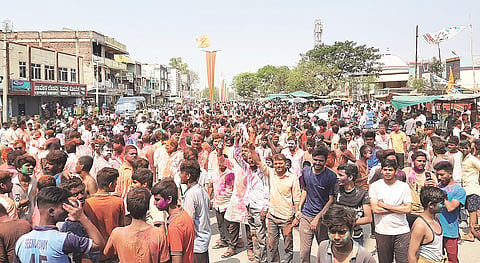 Lingasuguru Holi