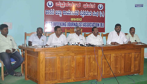 ಶಾಸಕ ಶಿವಲಿಂಗೇಗೌಡರಿಂದ ರಾಯಣ್ಣ ಕಾರ್ಯಕ್ರಮ ದುರ್ಬಳಕೆ : ಜೆಡಿಎಸ್ ಮುಂಖಡರ ಆರೋಪ