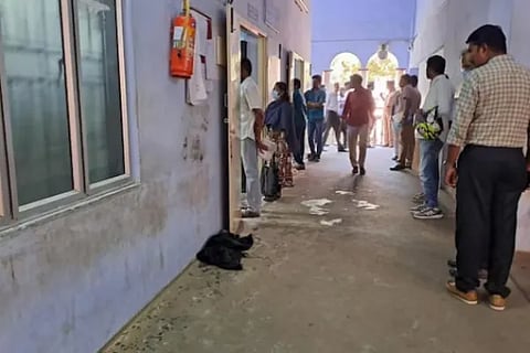 Man throws acid on wife inside court complex in Tamil Nadu