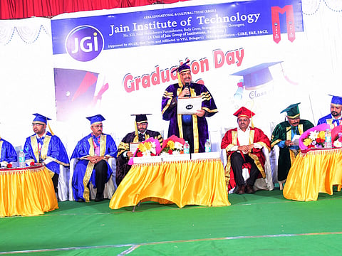 dvg-graduation-day-18-1.jpg
