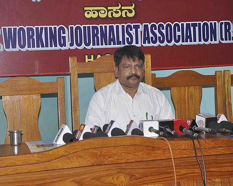 ಉಡುಗೊರೆ ಕೊಡುವುದು, ತೆಗೆದುಕೊಳ್ಳುವುದು ಎರಡೂ ಅಪರಾಧ : ಮಂಜುನಾಥ್