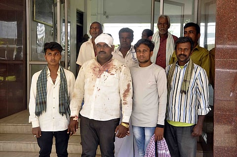 ಜಮೀನು ವಿಷಯವಾಗಿ ಹಲ್ಲೆ: ಕ್ರಮಕ್ಕೆ ಆಗ್ರಹಿಸಿ ಪ್ರತಿಭಟನೆ