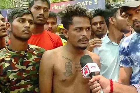 Dhooni Fan