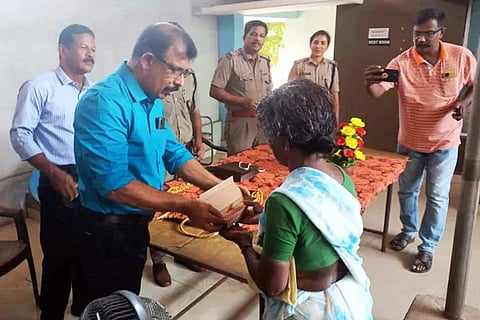 Gold Chain Handover