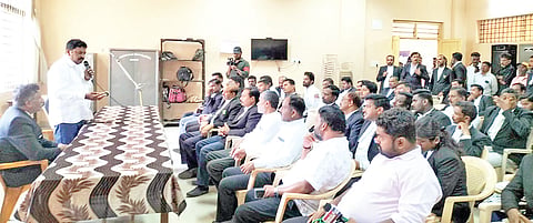 HUN-APR-22-1(MLA AT COURT)