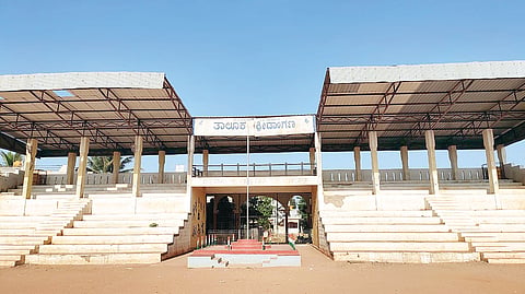 Hadagali Stadum