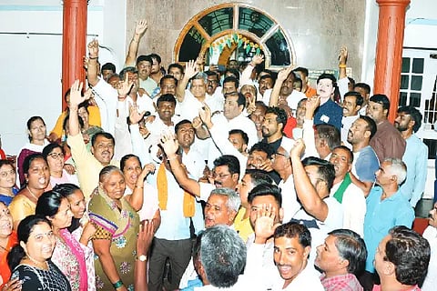 Jagadeesh Shetter Hand Raised