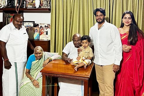 Nikhil Kumaraswamy with Family