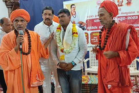 Ravi Manange Sanman Photo