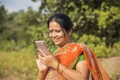 women smartphone