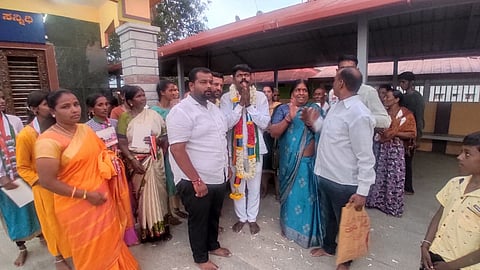 ಕಂದಲಿ ಗ್ರಾಮದಲ್ಲಿ ಕಾಂಗ್ರೆಸ್ ಅಭ್ಯರ್ಥಿ ಬಿ.ಕೆ ರಂಗಸ್ವಾಮಿ ಪ್ರಚಾರ