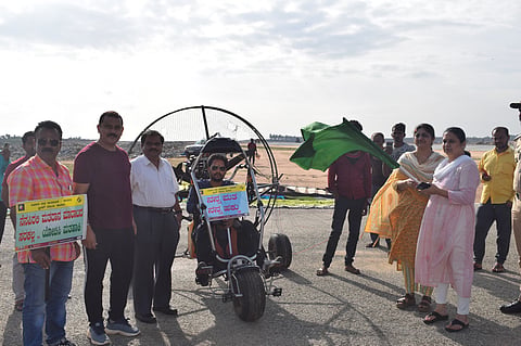 ಪ್ಯಾರಾಗ್ಲೈಡಿಂಗ್‌ಮೂಲಕ ಮತದಾನ ಜಾಗೃತಿಗೆ ಜಿಲ್ಲಾಧಿಕಾರಿ ಚಾಲನೆ
