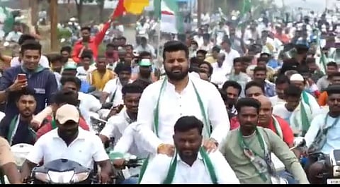 ಸ್ವರೂಪ್ ಪರ ಸಂಸದ ಪ್ರಜ್ವಲ್ ರೇವಣ್ಣ ಬೃಹತ್ ಬೈಕ್ ಮೆರವಣಿಗೆ