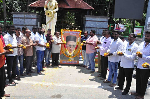 ಹಾಸನದಲ್ಲಿ ಸಾವರ್ಕರ್ ಜನ್ಮ ದಿನಾಚರಣೆ