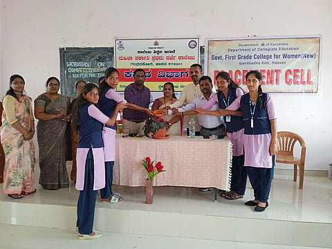 ಪದವಿ ಜೊತೆಗೆ ಸ್ಪರ್ಧಾತ್ಮಕ ಪರೀಕ್ಷೆಗಳಿಗೆ ಸಿದ್ಧರಾಗಿ:ಉಪನ್ಯಾಸಕ ಸುಂದರೇಶ್